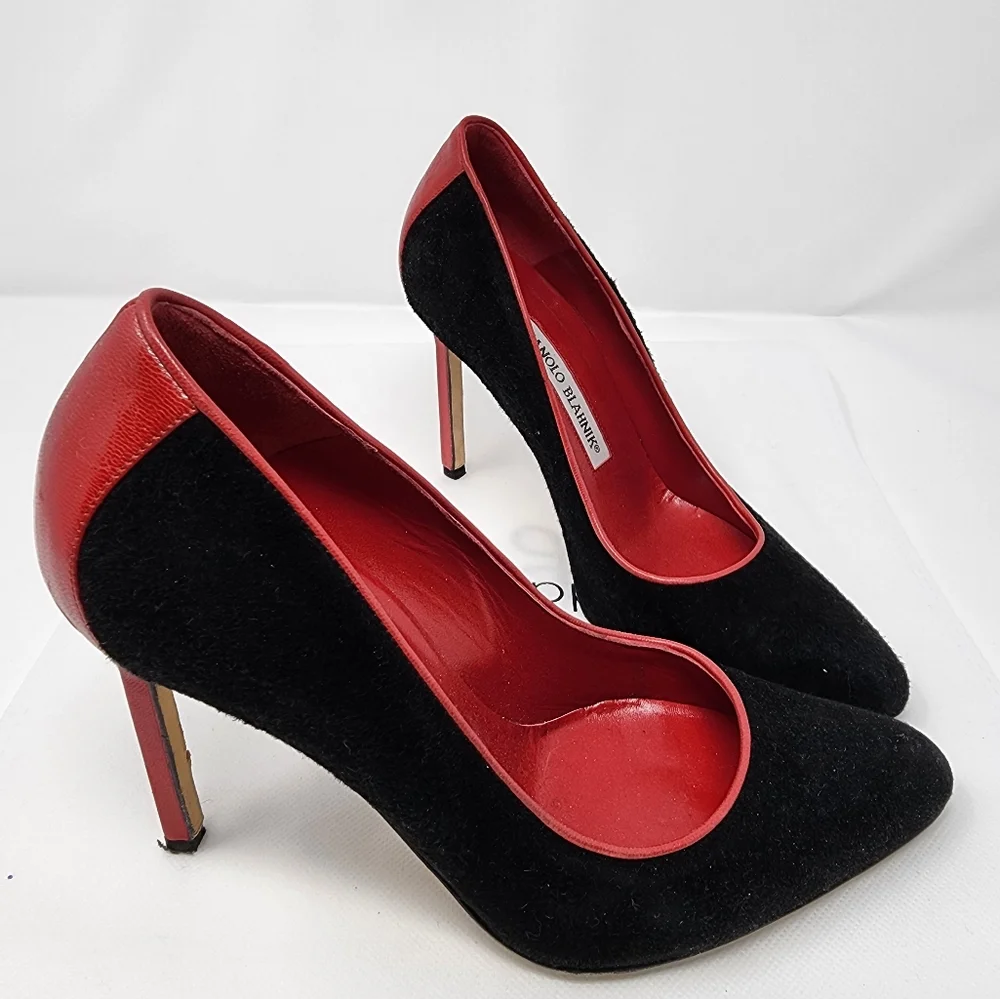 Manolo Blahnik Black Leather Pumps 35